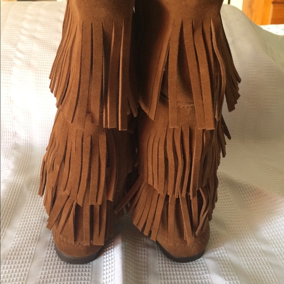 Minnetonka 3 layer fringe boots brand new! - Picture 5 of 8